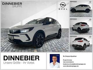 Schräge Frontansicht auf einen Opel Grandland X , freigestellt