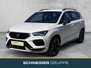 Schräge Frontansicht auf einen CUPRA Ateca , freigestellt