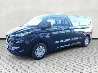 Schräge Frontansicht auf einen Ford Transit Custom , freigestellt