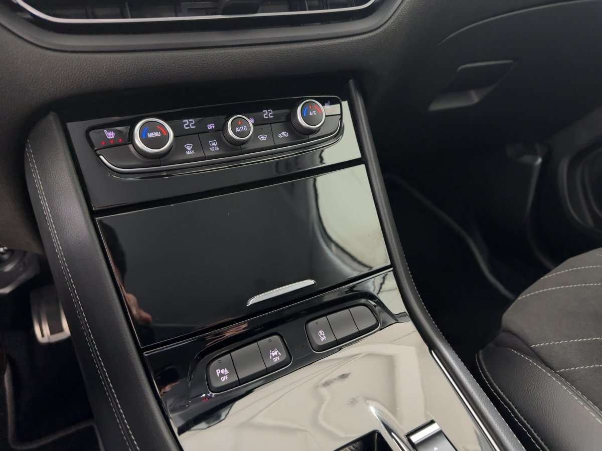 Fahrzeugbild eines Opel Grandland X