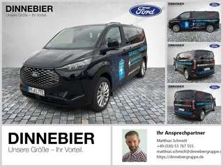 Schräge Frontansicht auf einen Ford Tourneo Custom , freigestellt