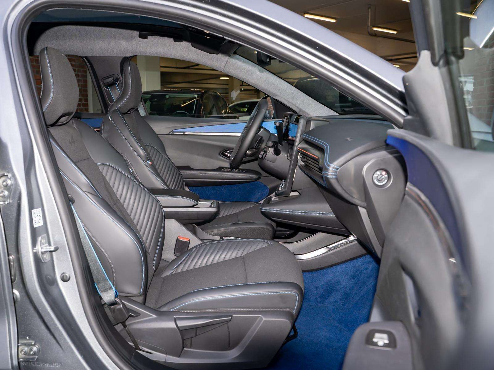 Fahrzeugbild eines Renault Scenic E-TECH