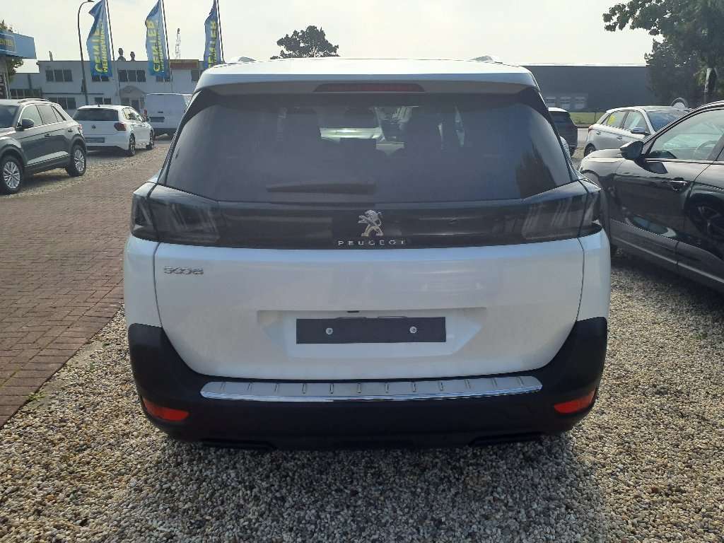 Fahrzeugbild eines Peugeot 5008