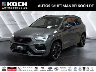Schräge Frontansicht auf einen CUPRA Ateca , freigestellt