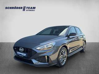 Schräge Frontansicht auf einen Hyundai i30 , freigestellt