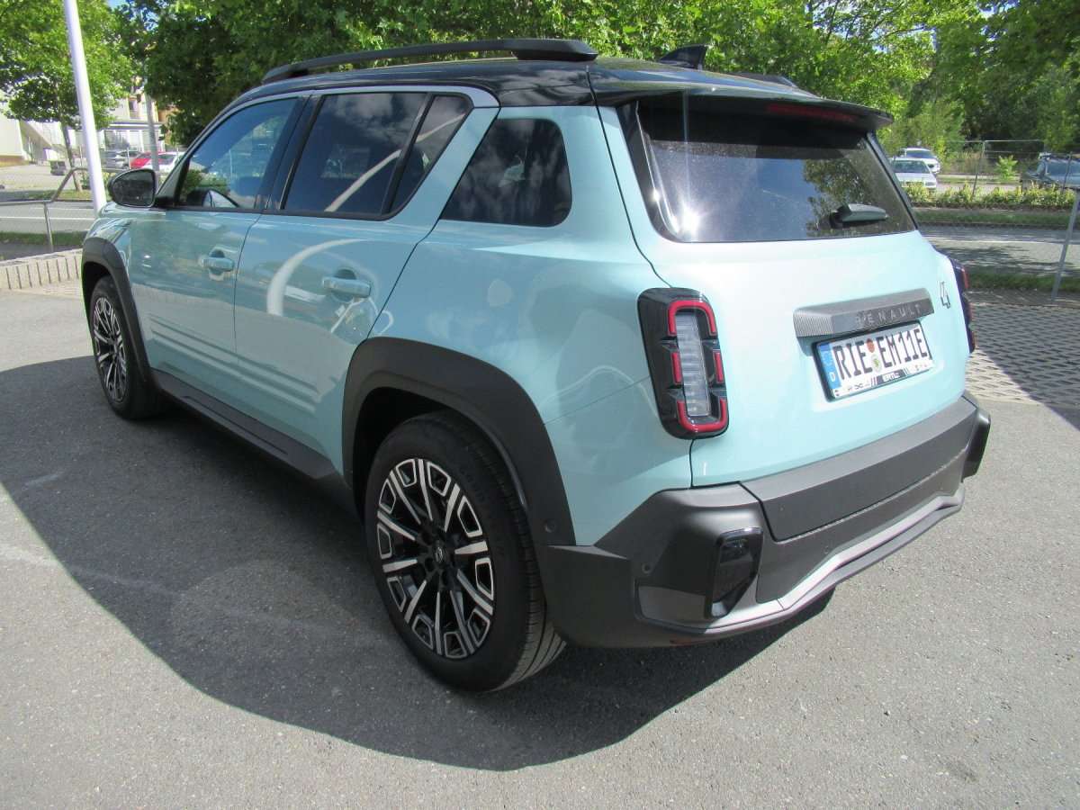 Fahrzeugbild eines Renault 4 E-TECH