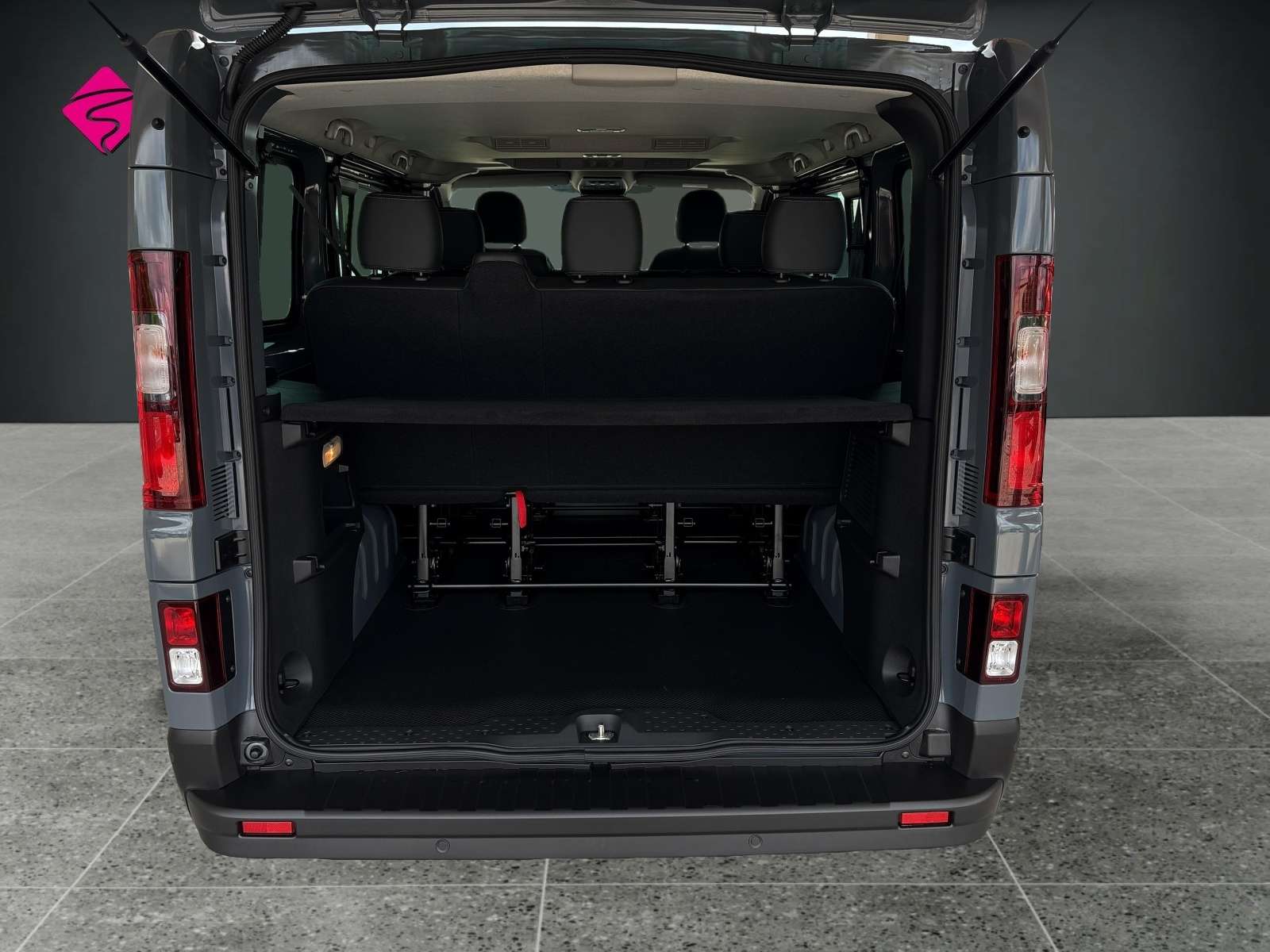 Fahrzeugbild eines Nissan Primastar