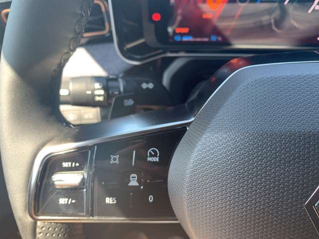 Fahrzeugbild eines Renault 4 E-TECH