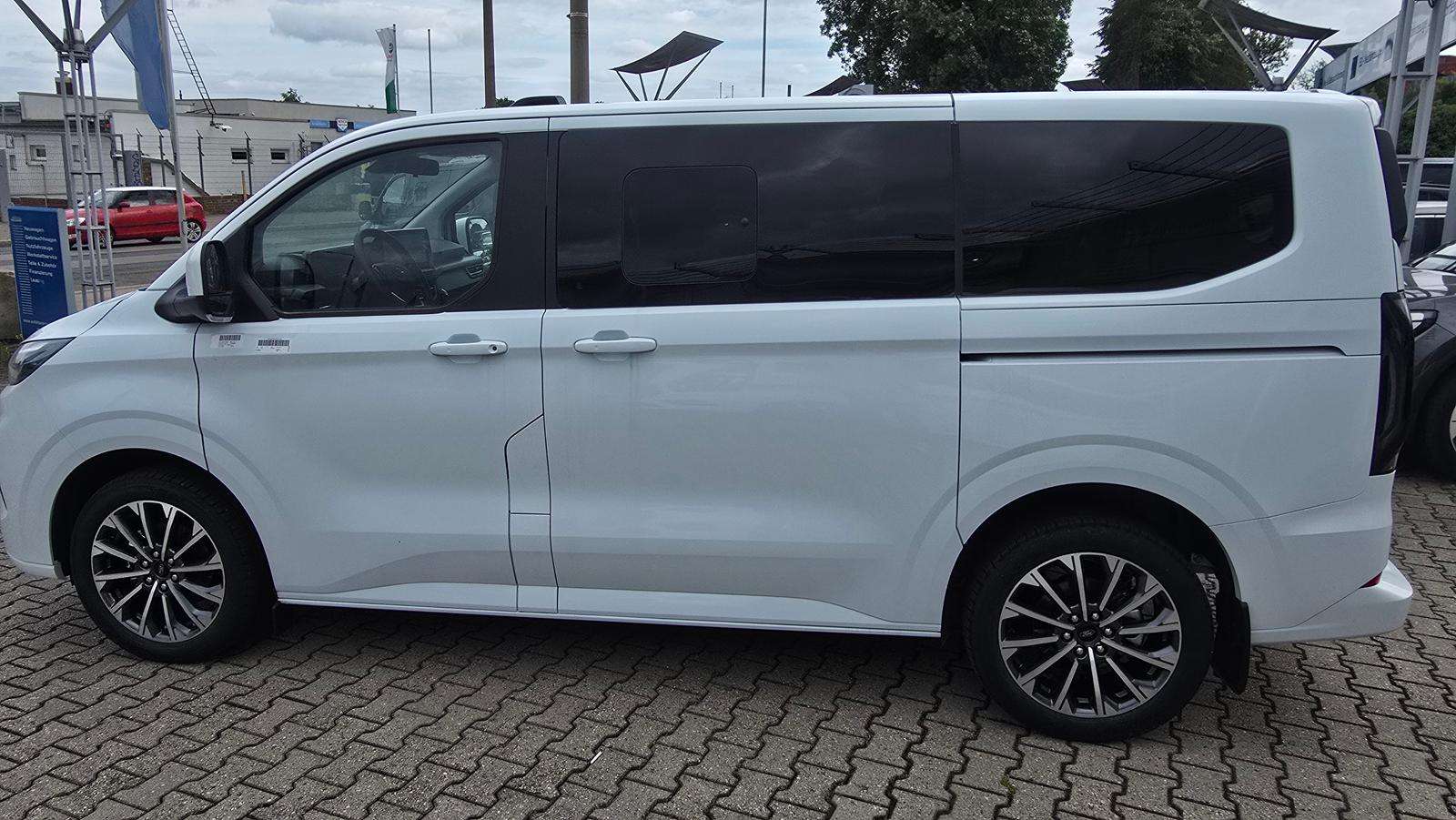 Fahrzeugbild eines Ford Tourneo Custom