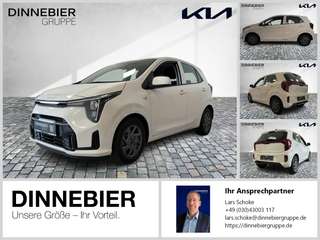 Schräge Frontansicht auf einen Kia Picanto , freigestellt