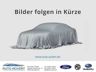 Schräge Frontansicht auf einen Ford Fiesta , freigestellt