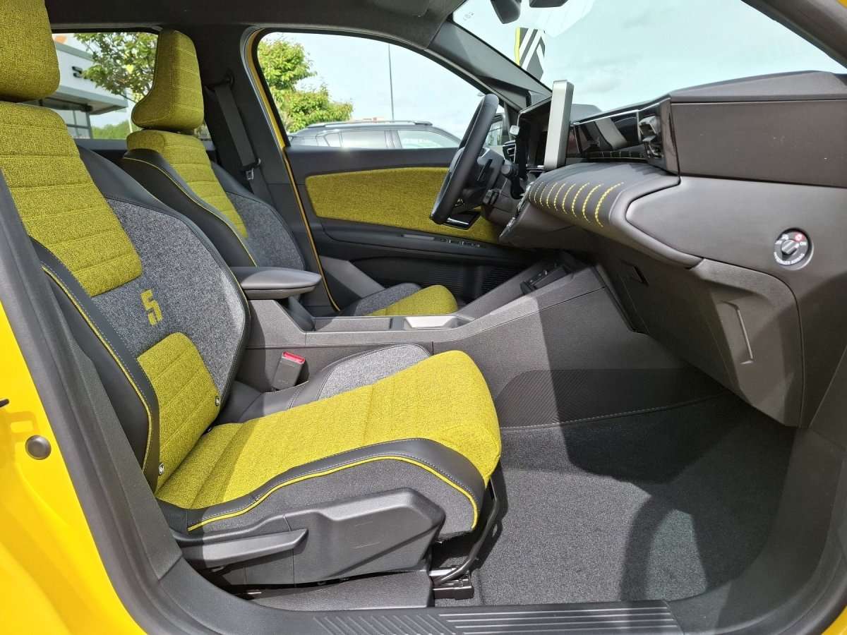 Fahrzeugbild eines Renault 5 E-TECH