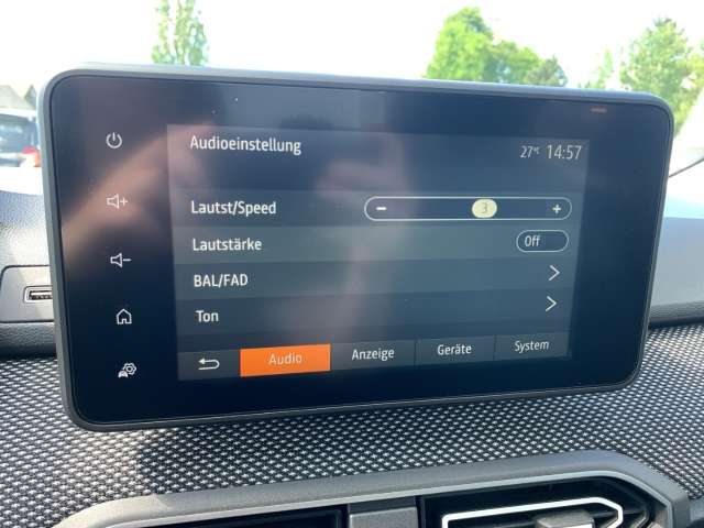 Fahrzeugbild eines Dacia Sandero