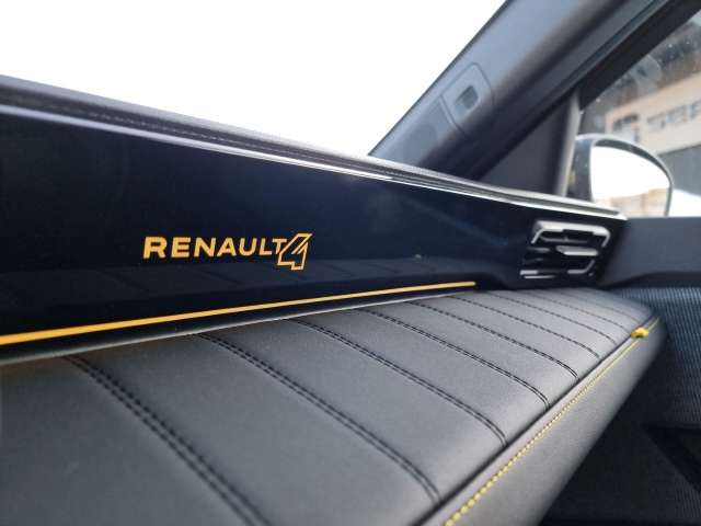 Fahrzeugbild eines Renault 4 E-TECH