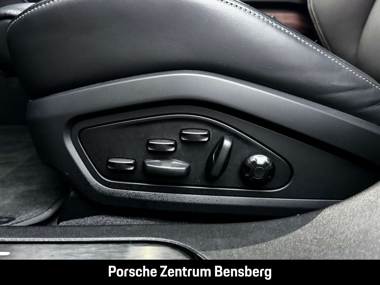 Fahrzeugbild eines Porsche Taycan