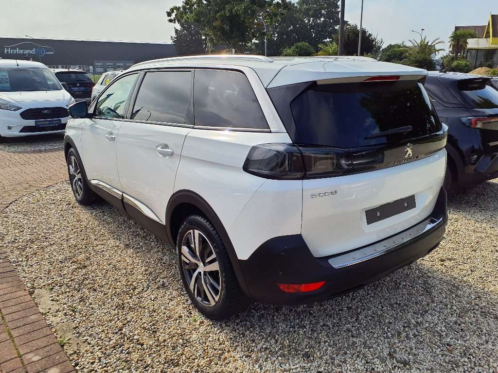 Fahrzeugbild eines Peugeot 5008