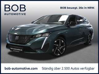 Schräge Frontansicht auf einen Peugeot 308 , freigestellt