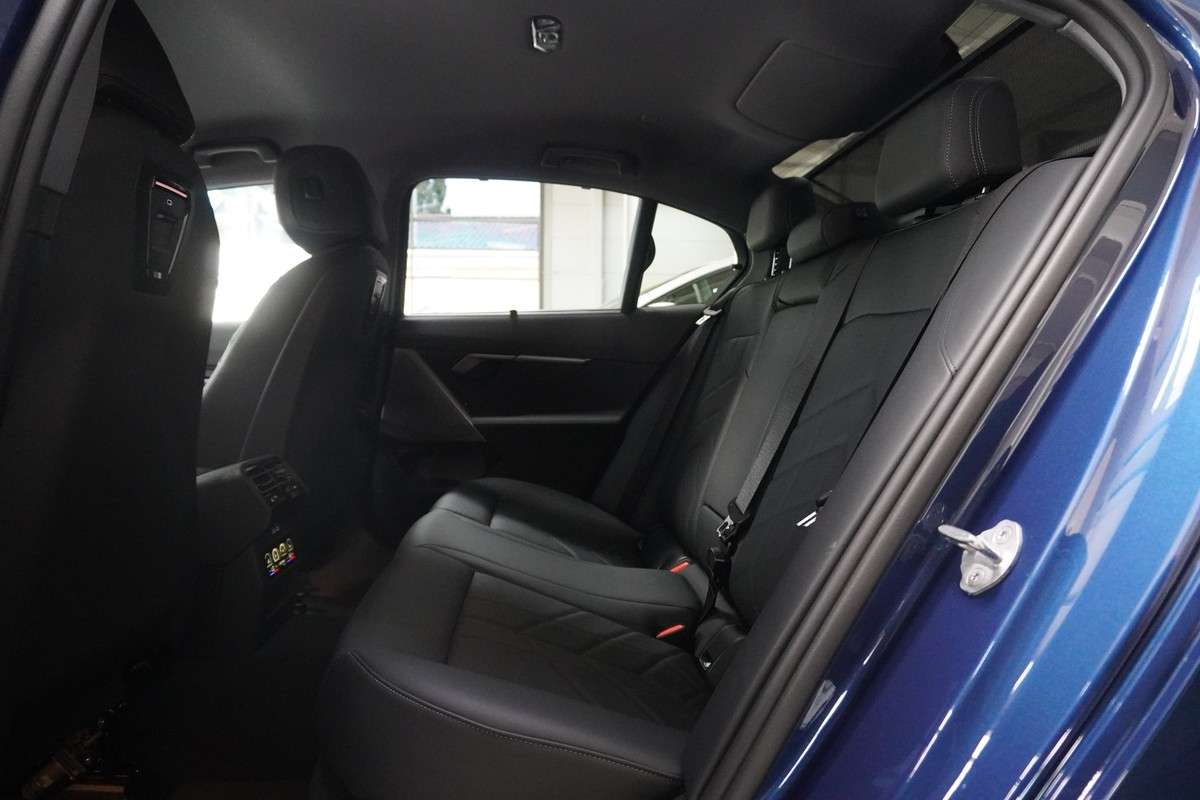 Fahrzeugbild eines BMW i5