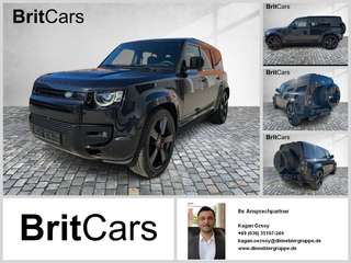 Schräge Frontansicht auf einen Land Rover Defender , freigestellt