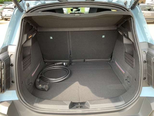 Fahrzeugbild eines Renault 4 E-TECH