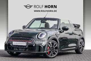 Schräge Frontansicht auf einen MINI MINI , freigestellt