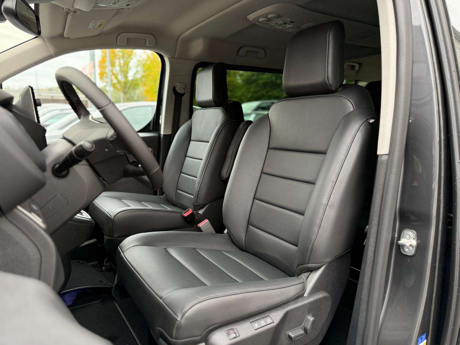 Fahrzeugbild eines Peugeot Traveller