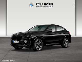 Schräge Frontansicht auf einen BMW X4 , freigestellt
