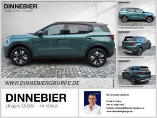 Schräge Frontansicht auf einen Opel Frontera , freigestellt