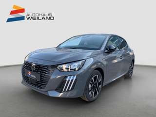 Schräge Frontansicht auf einen Peugeot 208 , freigestellt