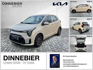 Schräge Frontansicht auf einen Kia Picanto , freigestellt