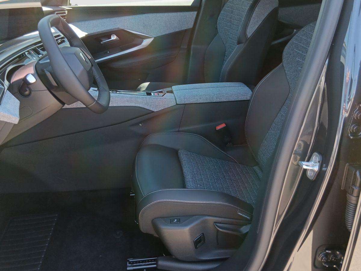 Fahrzeugbild eines Peugeot 5008