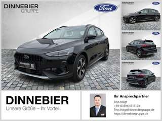 Schräge Frontansicht auf einen Ford Focus , freigestellt