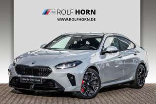 Schräge Frontansicht auf einen BMW 2er-Reihe , freigestellt