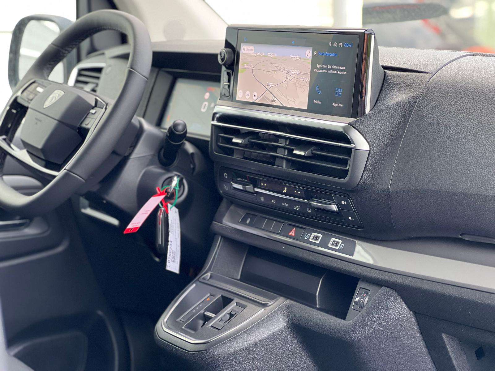 Fahrzeugbild eines Peugeot Traveller