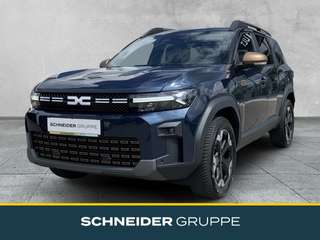 Schräge Frontansicht auf einen Dacia Bigster , freigestellt
