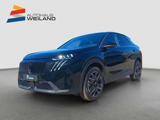 Schräge Frontansicht auf einen Peugeot 3008 , freigestellt