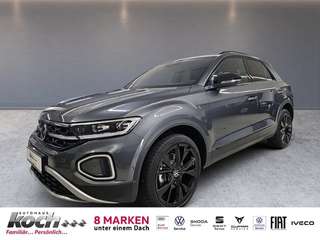 Schräge Frontansicht auf einen Volkswagen T-Roc , freigestellt