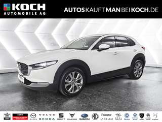Schräge Frontansicht auf einen Mazda CX-30 , freigestellt
