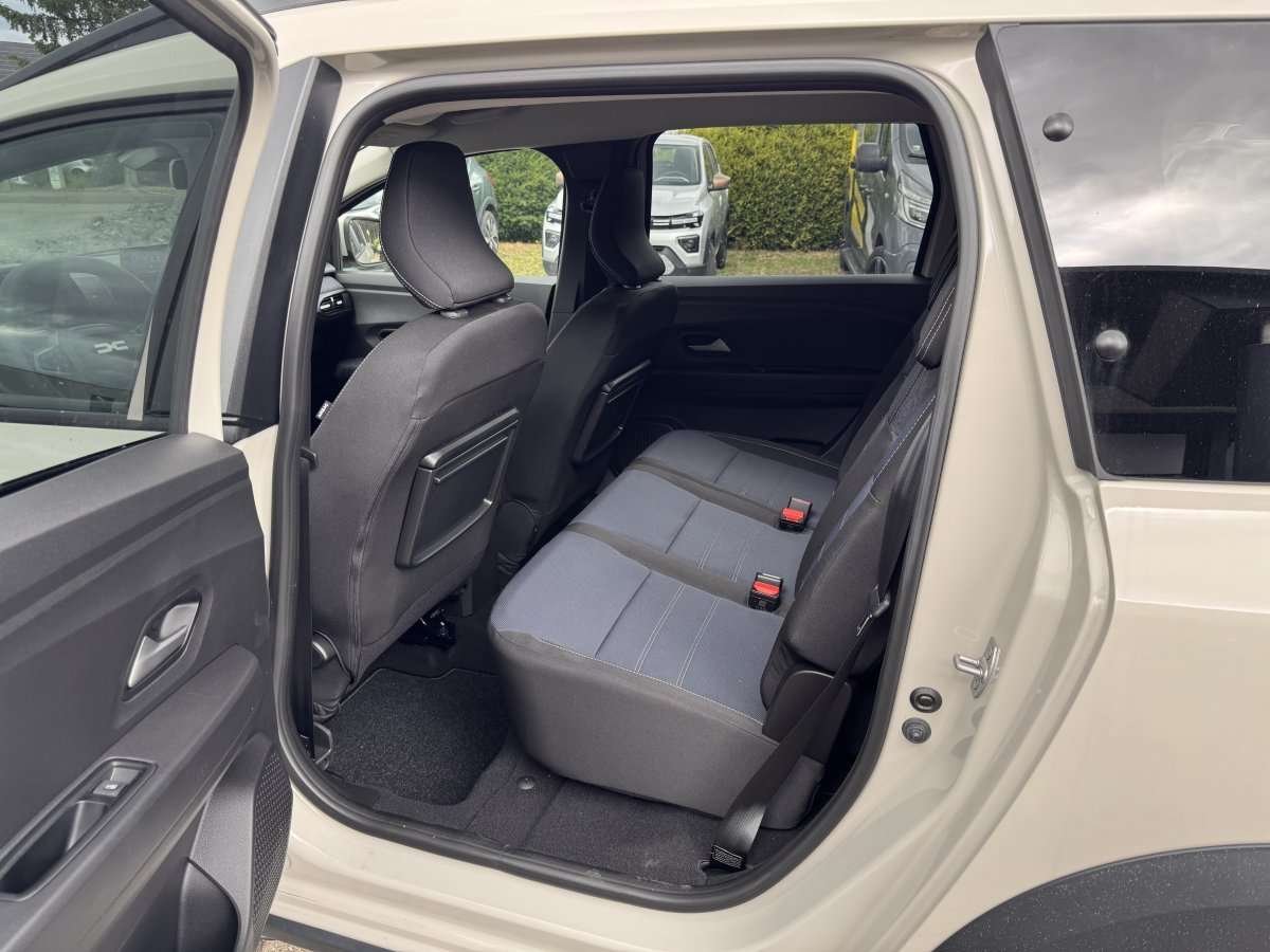Fahrzeugbild eines Dacia Jogger