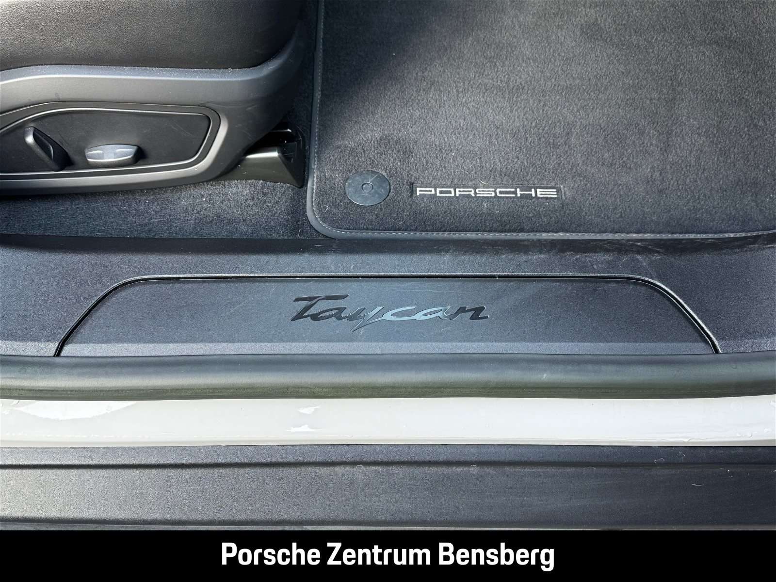 Fahrzeugbild eines Porsche Taycan