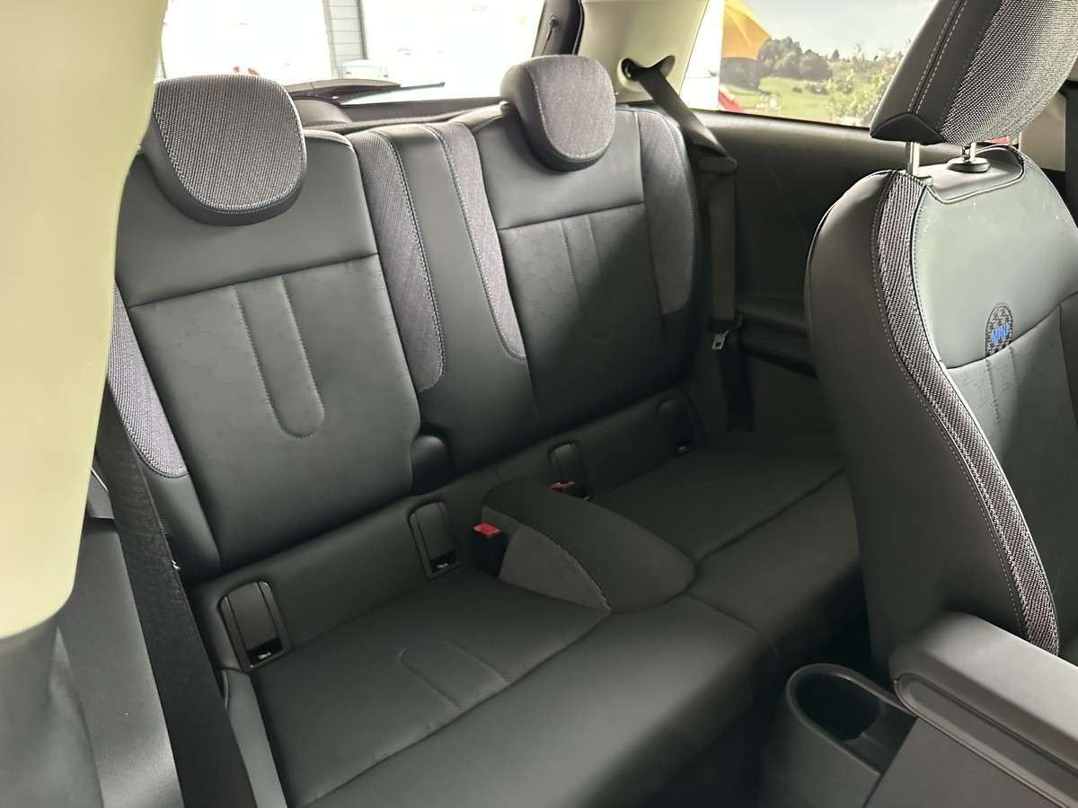 Fahrzeugbild eines MINI COOPER