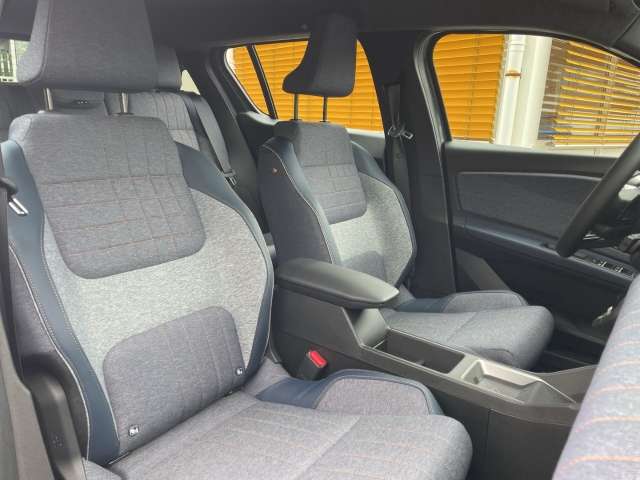 Fahrzeugbild eines Renault 4 E-TECH