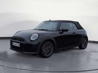 Schräge Frontansicht auf einen MINI COOPER , freigestellt
