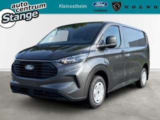 Schräge Frontansicht auf einen Ford Transit Custom , freigestellt