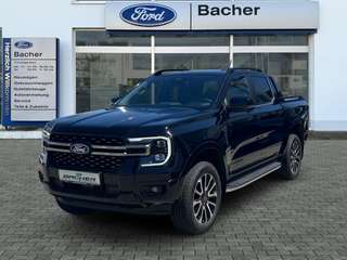 Schräge Frontansicht auf einen Ford Ranger , freigestellt