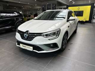 Schräge Frontansicht auf einen Renault Mégane , freigestellt