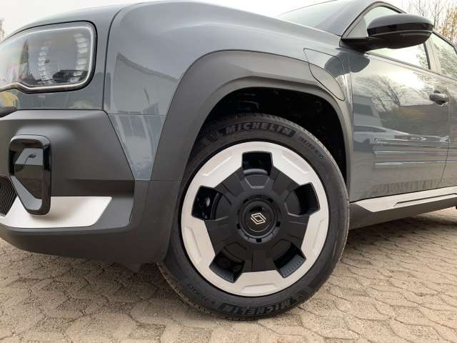 Fahrzeugbild eines Renault 4 E-TECH