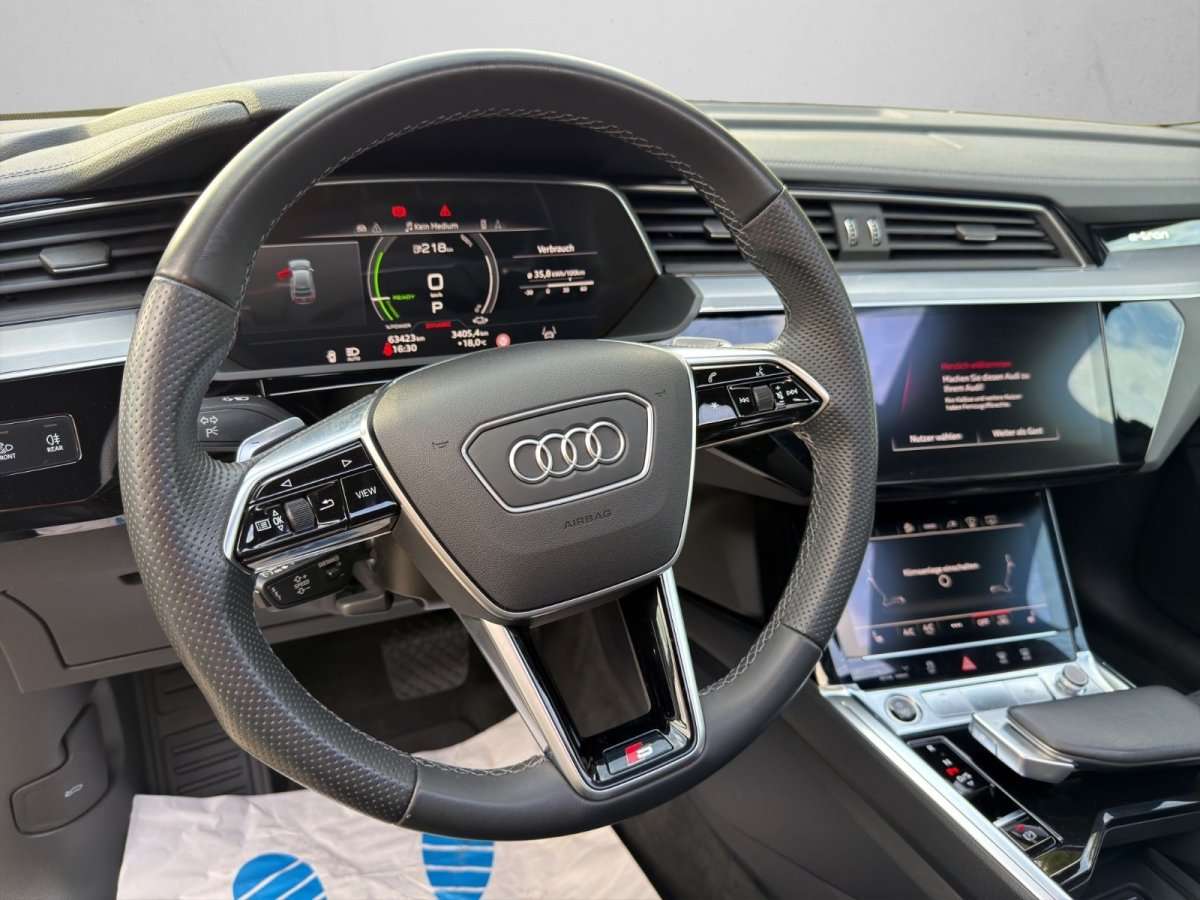 Fahrzeugbild eines Audi e-tron