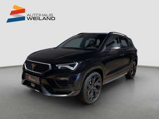 Schräge Frontansicht auf einen CUPRA Ateca , freigestellt