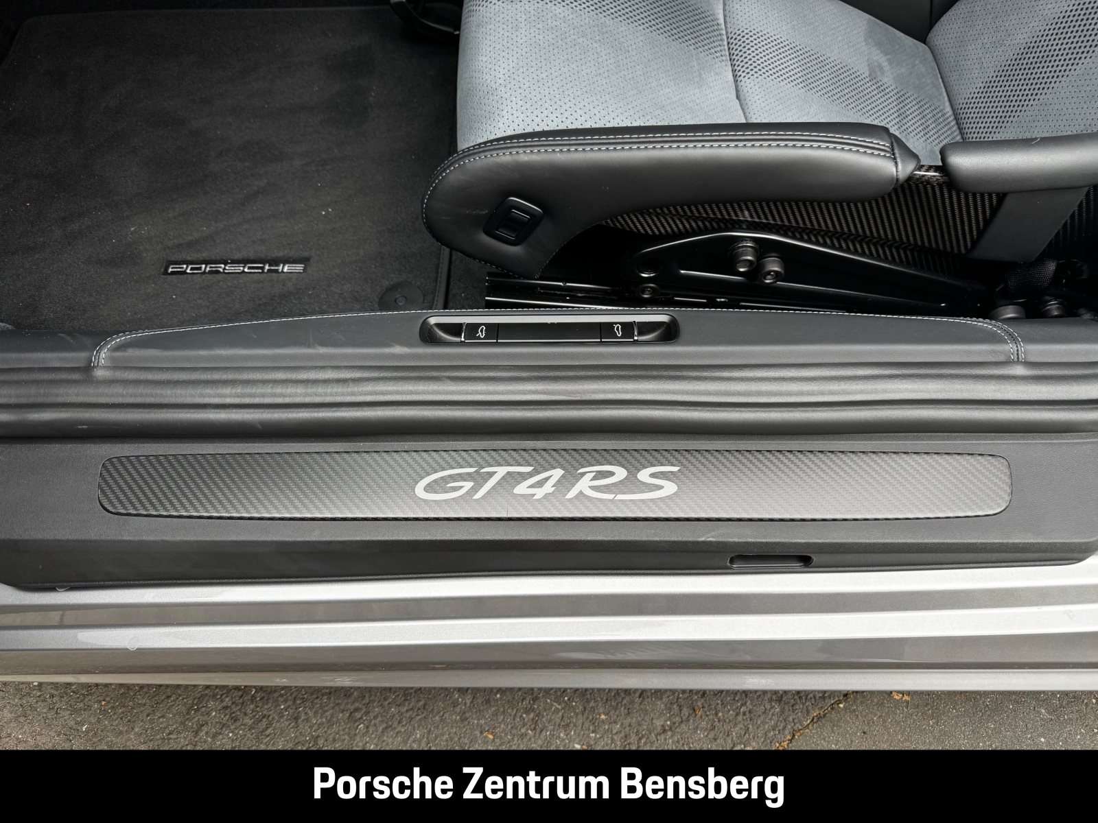 Fahrzeugbild eines Porsche Cayman